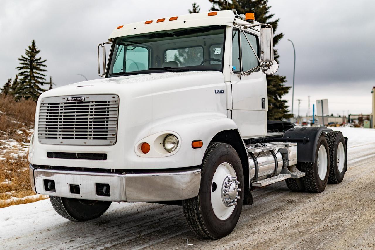 2000 Freightliner FL112 Daycab Truck/Tractor Diesel Red Deer AB