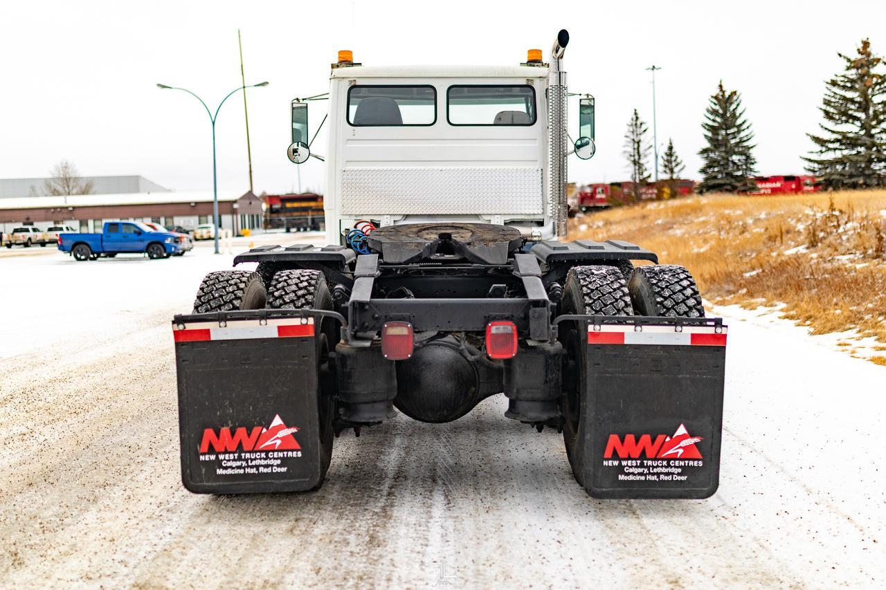 2000 Freightliner FL112 Daycab Truck/Tractor Diesel Red Deer AB