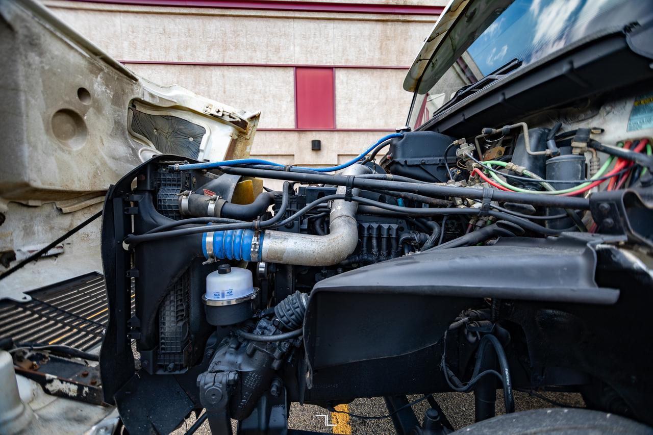 2000 Freightliner FL112 Daycab Truck/Tractor Diesel Red Deer AB