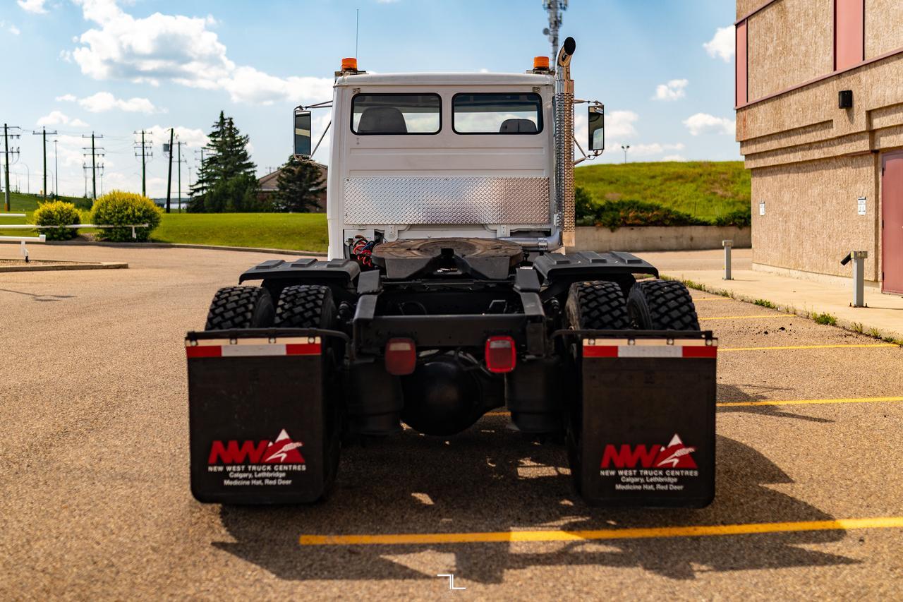 2000 Freightliner FL112 Daycab Truck/Tractor Diesel Red Deer AB