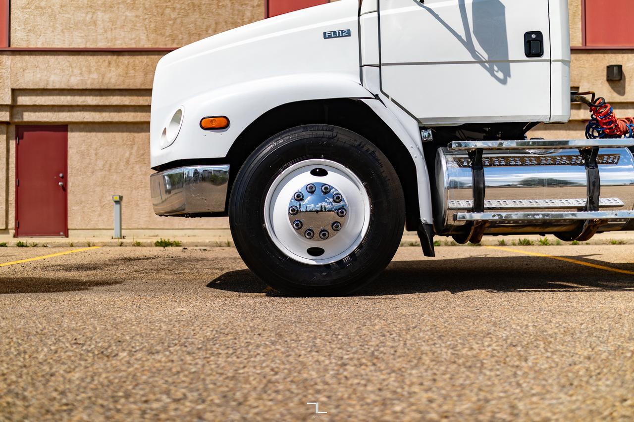 2000 Freightliner FL112 Daycab Truck/Tractor Diesel Red Deer AB
