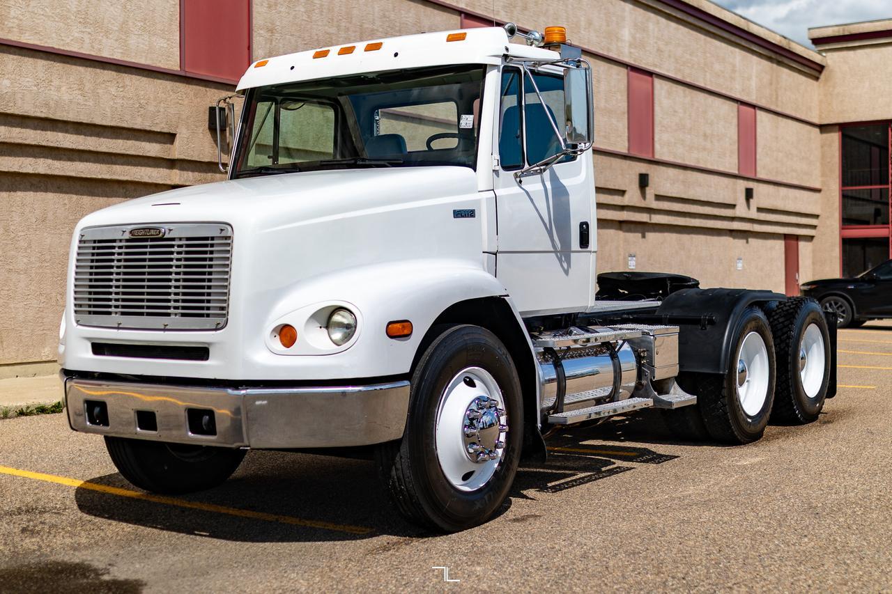 2000 Freightliner FL112 Daycab Truck/Tractor Diesel Red Deer AB