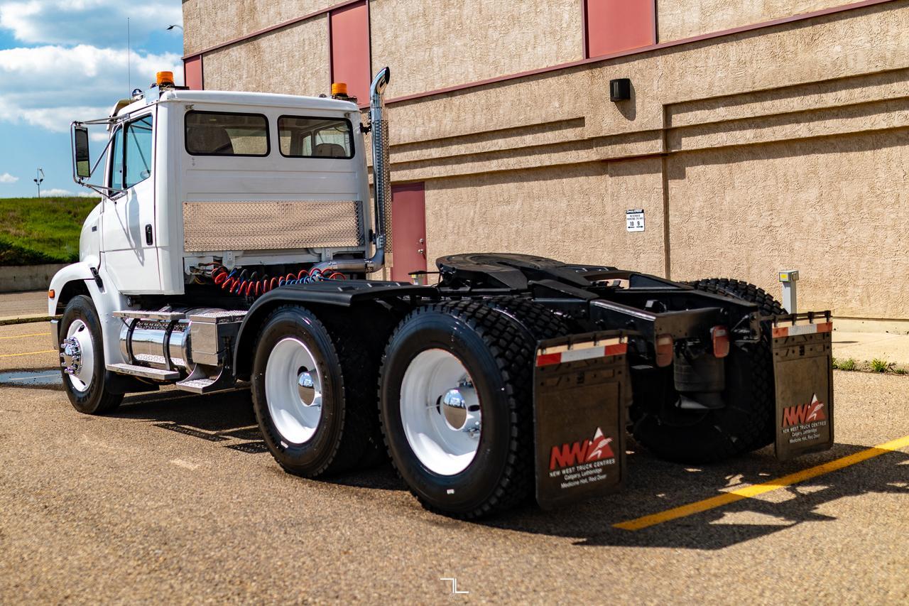 2000 Freightliner FL112 Daycab Truck/Tractor Diesel Red Deer AB