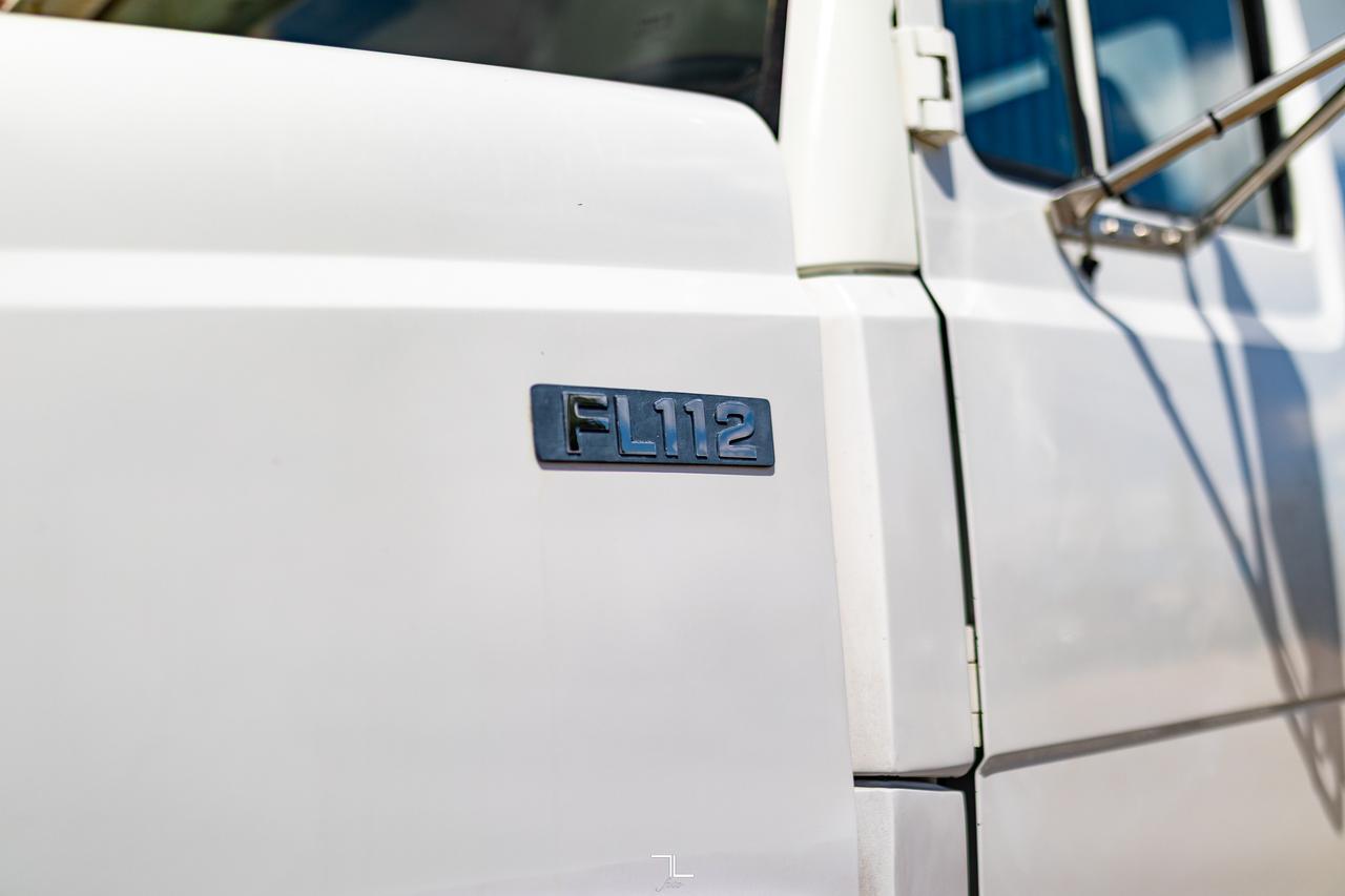 2000 Freightliner FL112 Daycab Truck/Tractor Diesel Red Deer AB