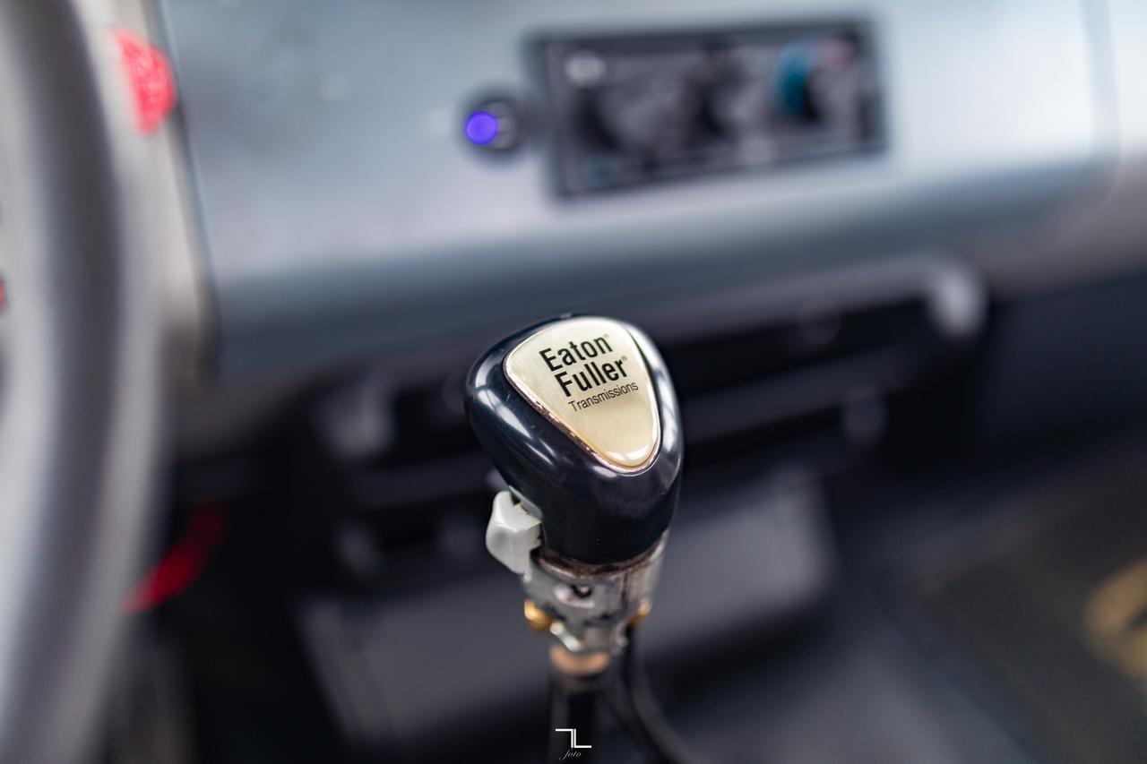 2000 Freightliner FL112 Daycab Truck/Tractor Diesel Red Deer AB