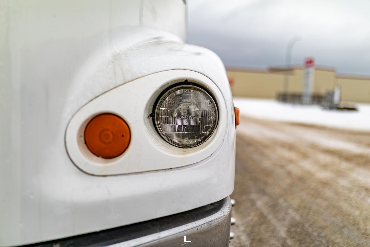 2000 Freightliner FL112 Daycab Truck/Tractor Diesel Red Deer AB