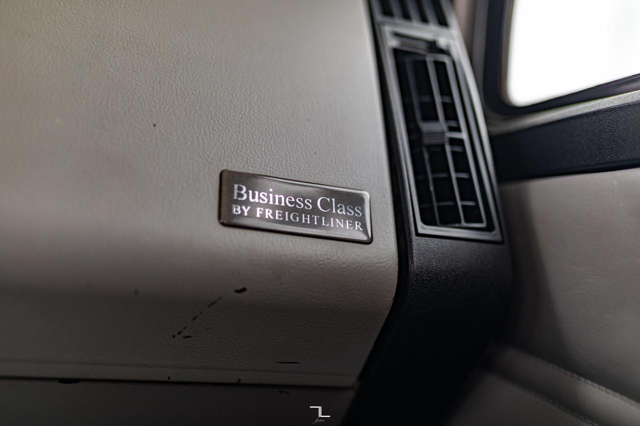 2000 Freightliner FL112 Daycab Truck/Tractor Diesel Red Deer AB