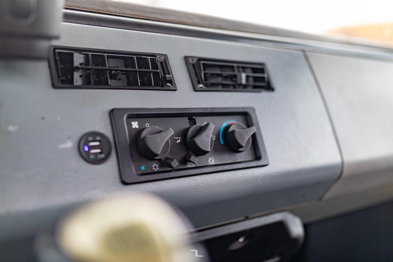 2000 Freightliner FL112 Daycab Truck/Tractor Diesel Red Deer AB