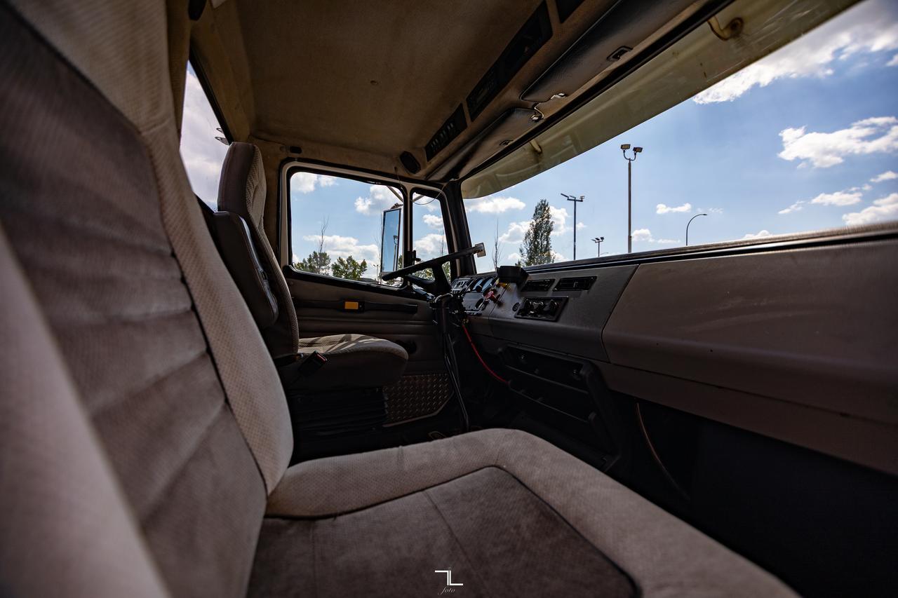 2000 Freightliner FL112 Daycab Truck/Tractor Diesel Red Deer AB