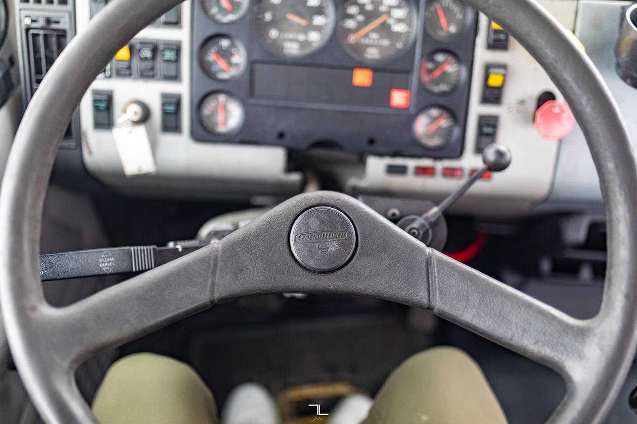 2000 Freightliner FL112 Daycab Truck/Tractor Diesel Red Deer AB