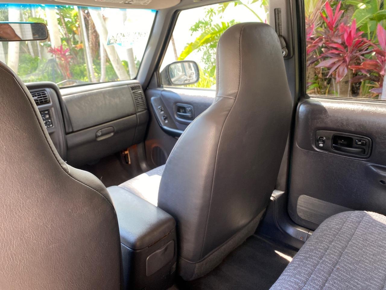 2000 Jeep Cherokee Sport 1 OWNER 4X4 AC 4.0 6YL Pompano Beach FL