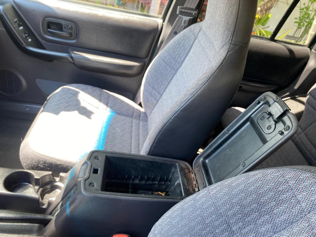 2000 Jeep Cherokee Sport 1 OWNER 4X4 AC 4.0 6YL Pompano Beach FL