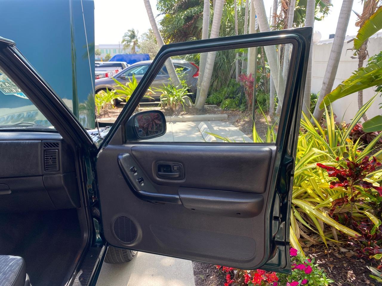 2000 Jeep Cherokee Sport 1 OWNER 4X4 AC 4.0 6YL Pompano Beach FL