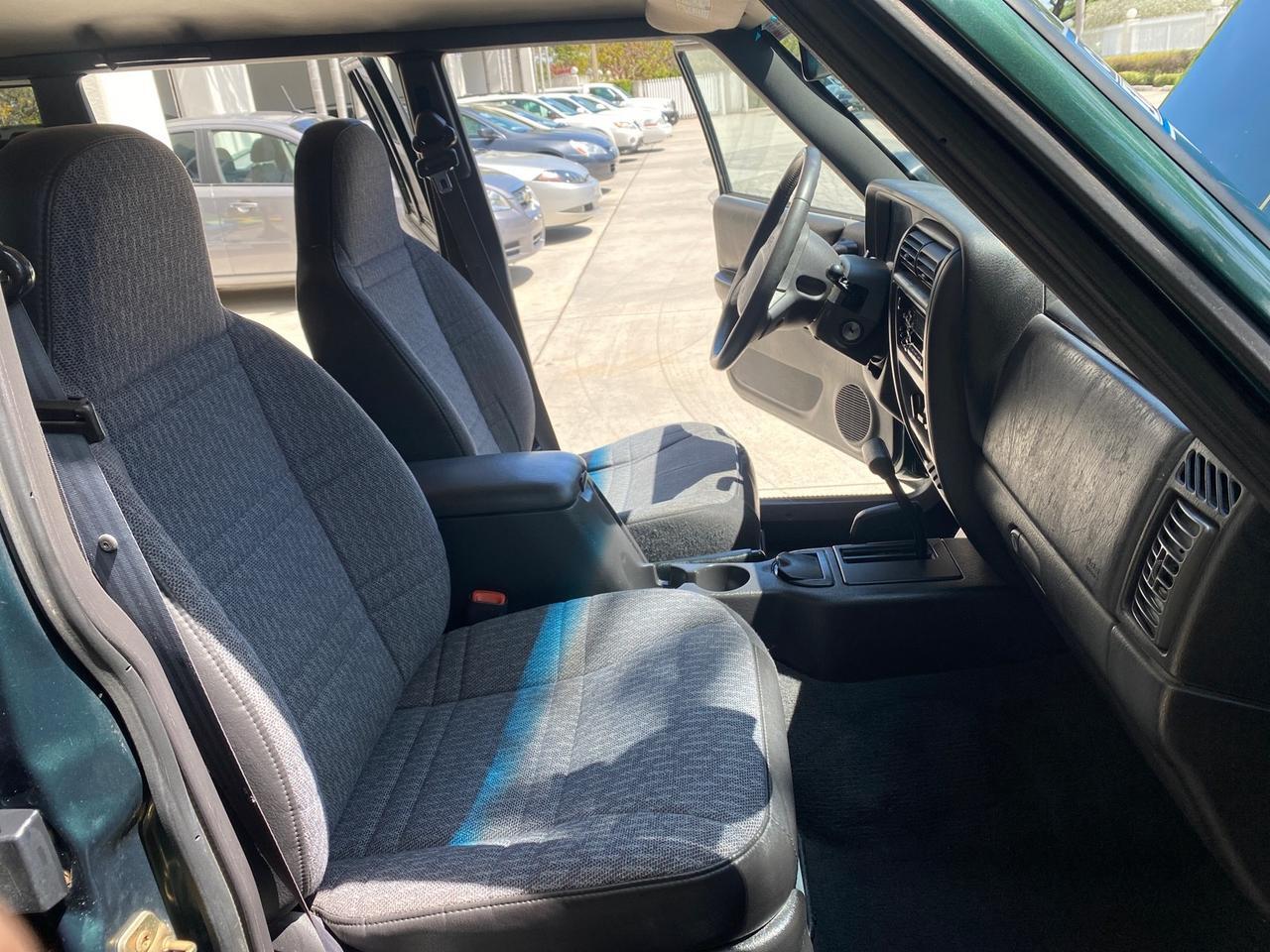 2000 Jeep Cherokee Sport 1 OWNER 4X4 AC 4.0 6YL Pompano Beach FL