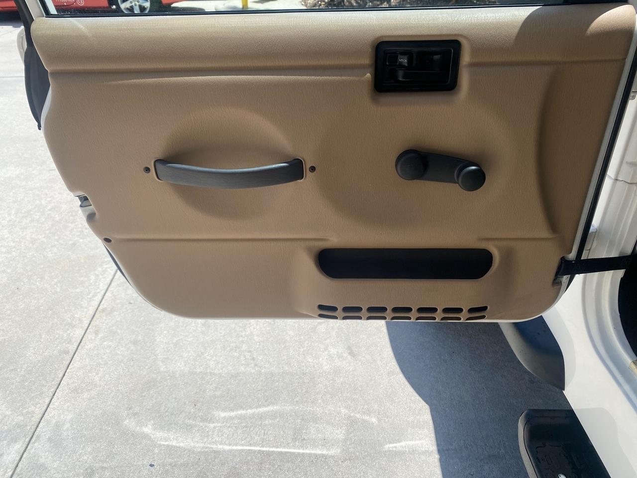 2000 Jeep Wrangler 4x4 AUTO AC Sport LOW MILES 69,222 Pompano Beach FL