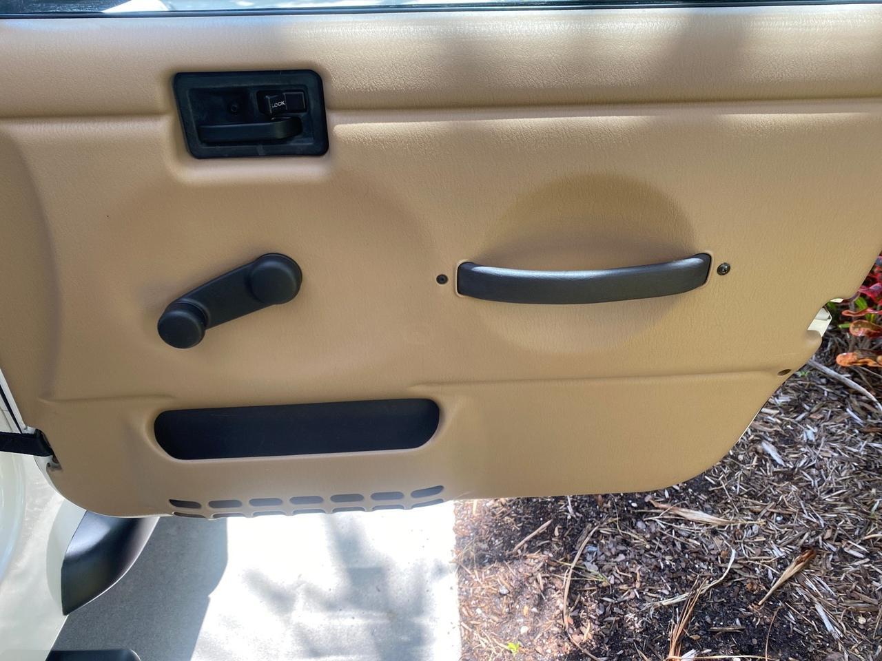 2000 Jeep Wrangler 4x4 AUTO AC Sport LOW MILES 69,222 Pompano Beach FL