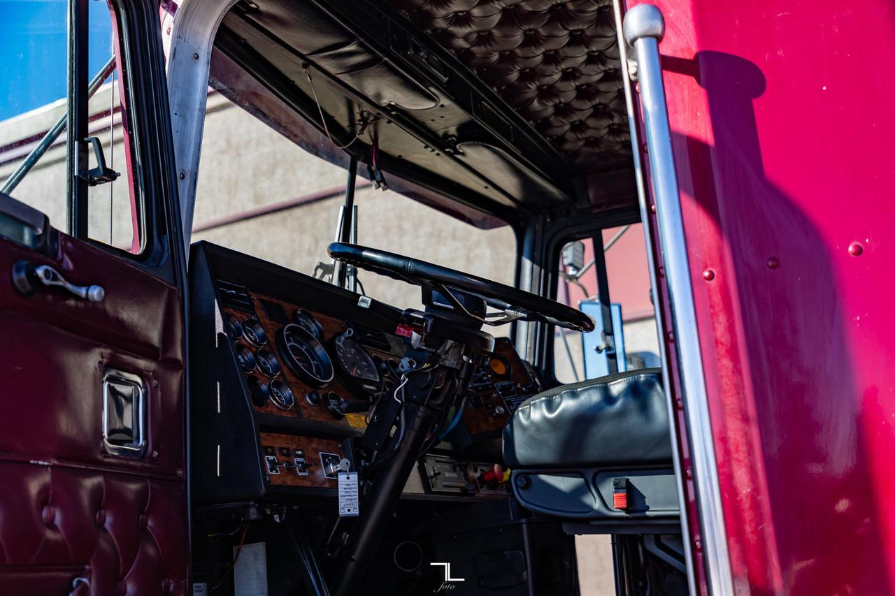 2000 Kenworth T-800 Daycab Tandem Tractor Heavy Specs Red Deer AB