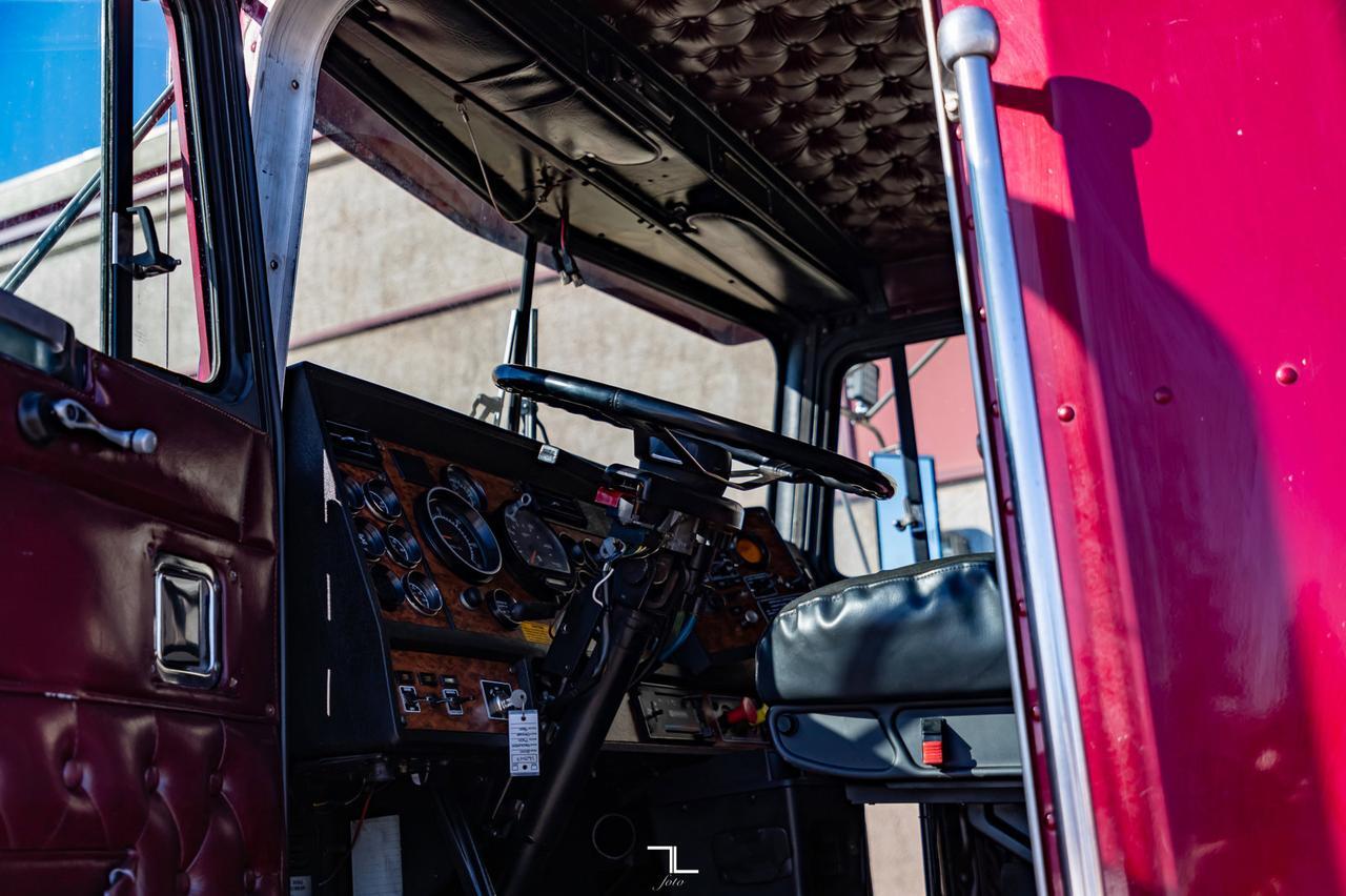 2000 Kenworth T-800 Daycab Tandem Tractor Heavy Specs Red Deer AB