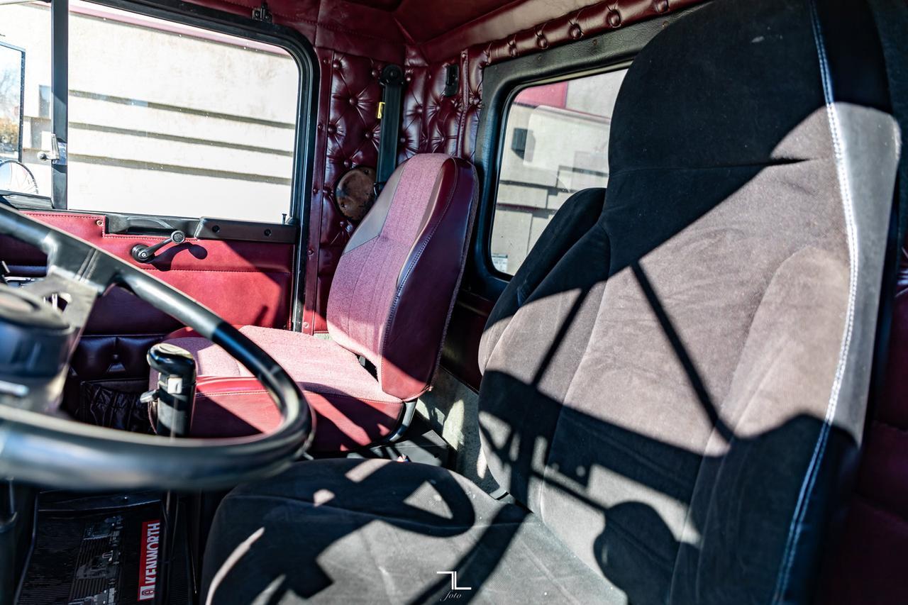 2000 Kenworth T-800 Daycab Tandem Tractor Heavy Specs Red Deer AB