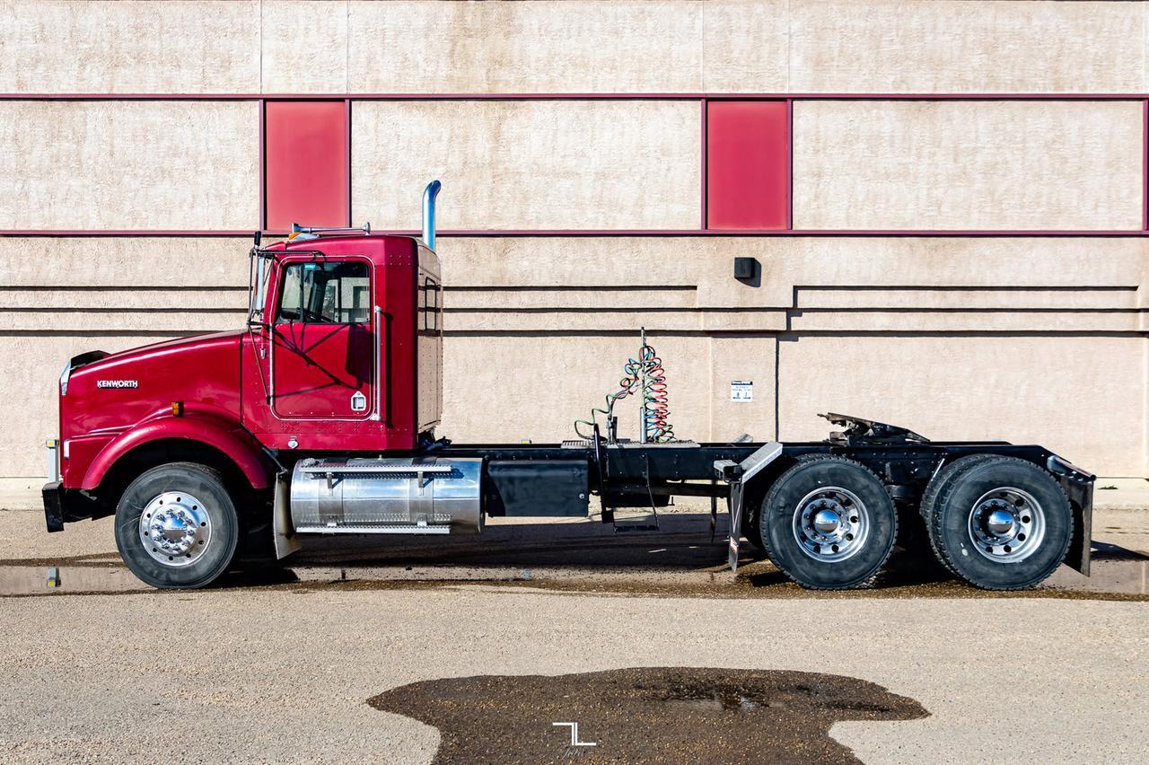 2000 Kenworth T-800 Daycab Tandem Tractor Heavy Specs Red Deer AB