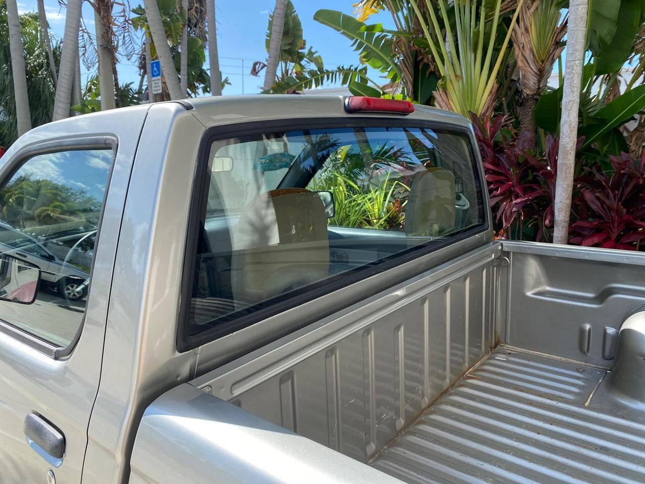 2000 Nissan Frontier 2WD AUTO AC XE LOW MILES 51,826 Pompano Beach FL
