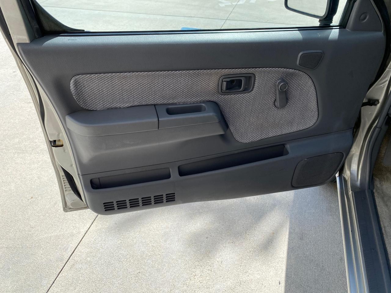 2000 Nissan Frontier 2WD AUTO AC XE LOW MILES 51,826 Pompano Beach FL