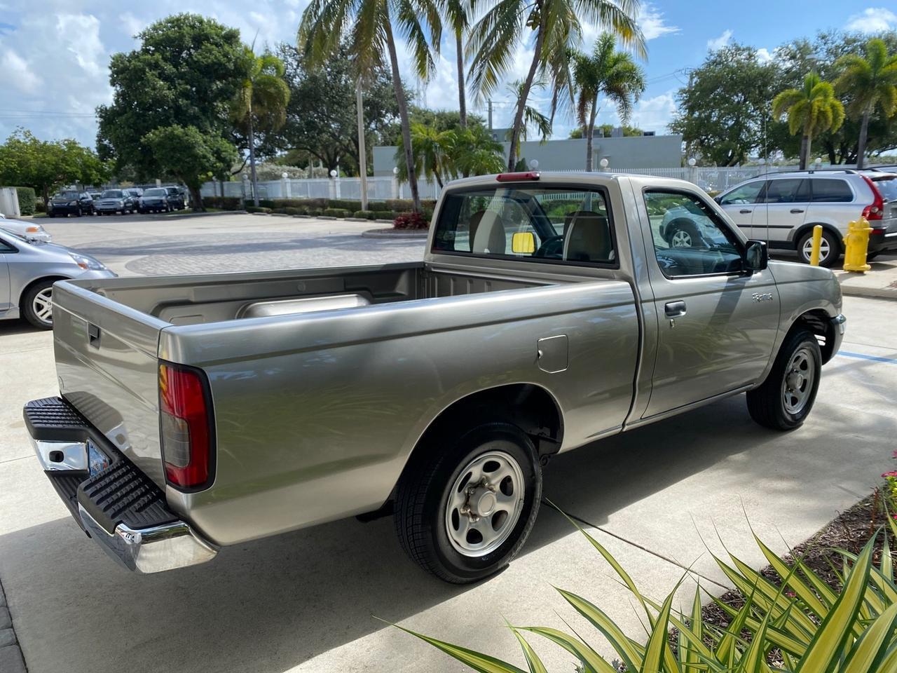 2000 Nissan Frontier 2WD AUTO AC XE LOW MILES 51,826 Pompano Beach FL