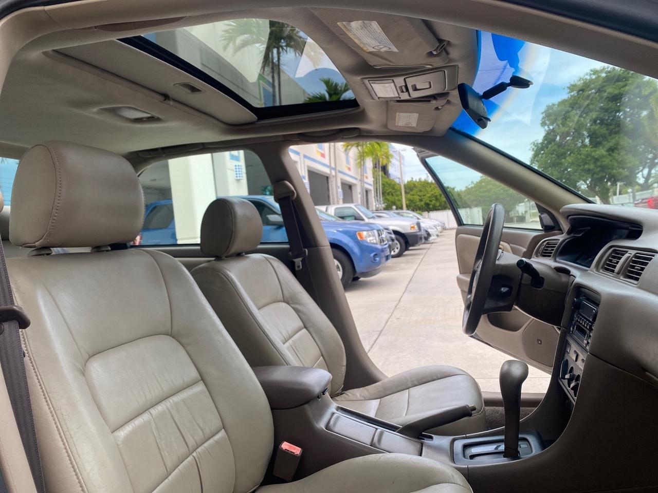 2000 Toyota Camry LE LOW MILES 63,706 SUNROOF Pompano Beach FL