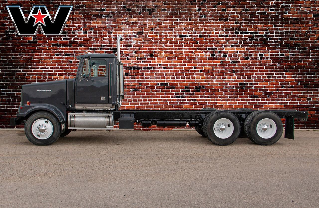 2000 WESTERN STAR 4900 TANDEM DAYCAB Red Deer AB