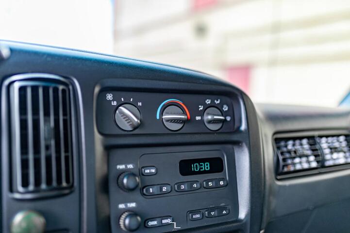 2001 Chevrolet Express 3500 Cube Van Red Deer AB 2001 Chevrolet Express 3500 Cube Van Red Deer AB