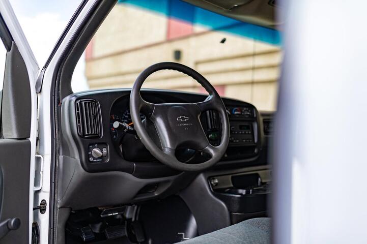 2001 Chevrolet Express 3500 Cube Van Red Deer AB 2001 Chevrolet Express 3500 Cube Van Red Deer AB