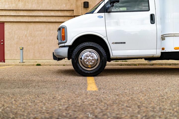 2001 Chevrolet Express 3500 Cube Van Red Deer AB 2001 Chevrolet Express 3500 Cube Van Red Deer AB