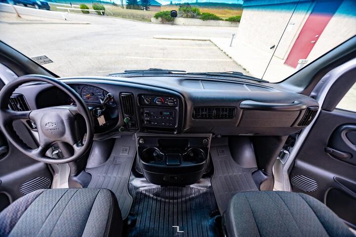 2001 Chevrolet Express 3500 Cube Van Red Deer AB 2001 Chevrolet Express 3500 Cube Van Red Deer AB