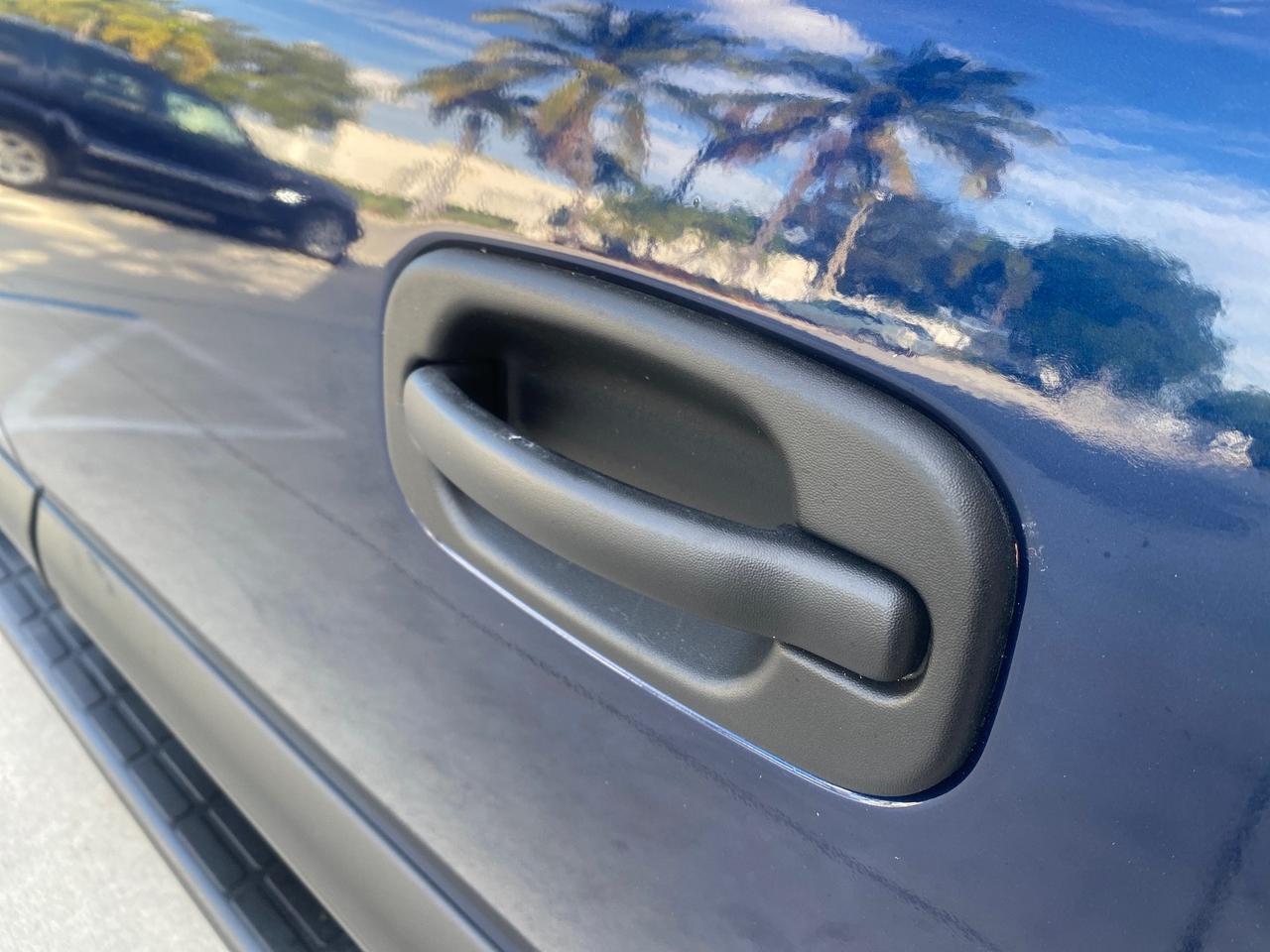 2001 Chevrolet Suburban LT 1 OWNER 44 SERVICES NO ACCIDENTS Pompano Beach FL