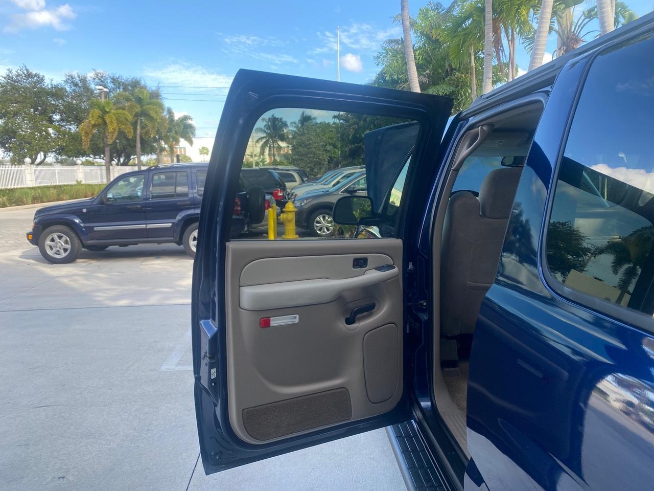 2001 Chevrolet Suburban LT 1 OWNER 44 SERVICES NO ACCIDENTS Pompano Beach FL