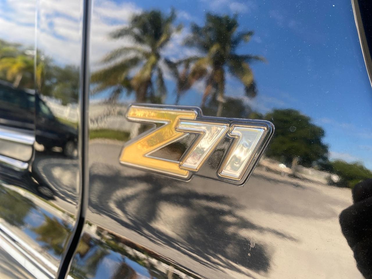 2001 Chevrolet Suburban LT Z71 1 FL 4WD 44 SERVICES NO ACCIDENTS Pompano Beach FL