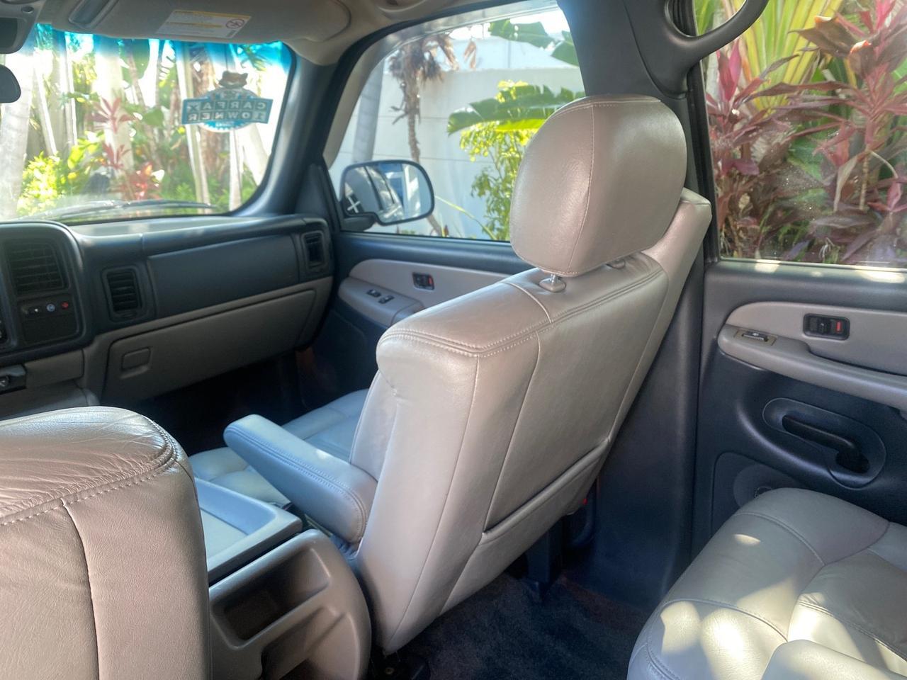 2001 Chevrolet Suburban LT Z71 1 FL 4WD 44 SERVICES NO ACCIDENTS Pompano Beach FL