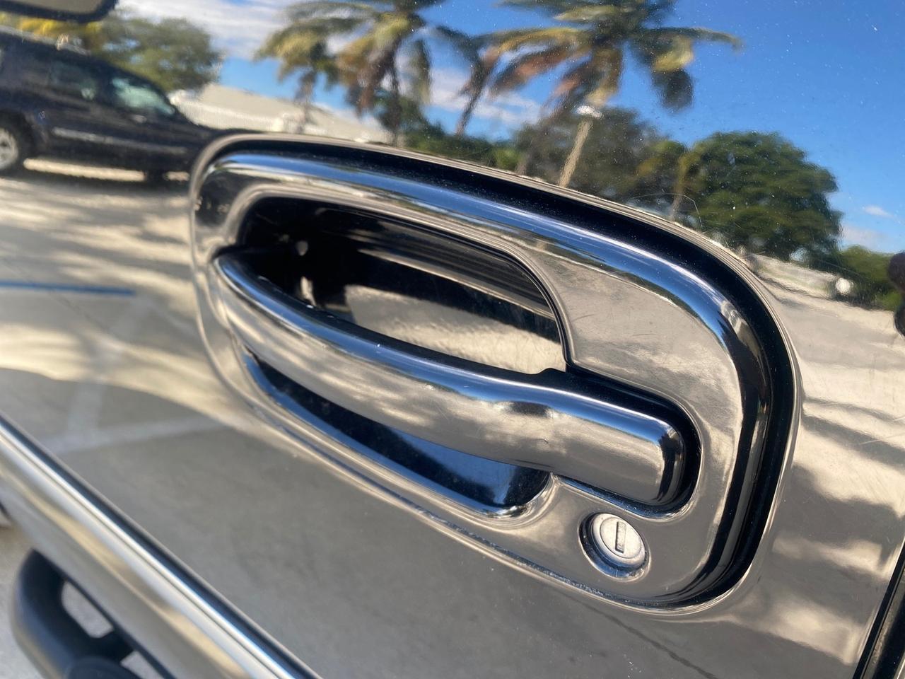 2001 Chevrolet Suburban LT Z71 1 FL 4WD 44 SERVICES NO ACCIDENTS Pompano Beach FL