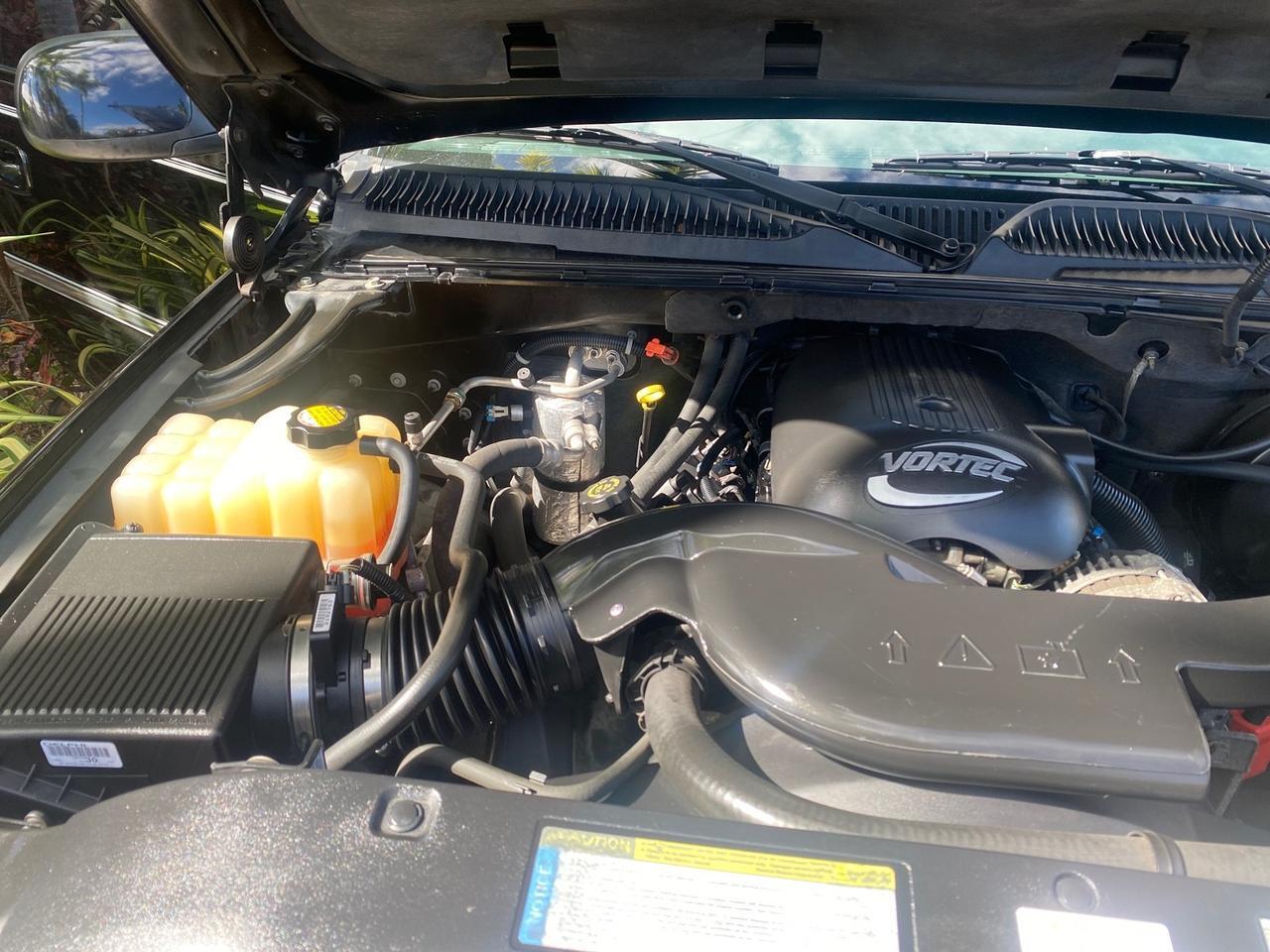 2001 Chevrolet Suburban LT Z71 1 FL 4WD 44 SERVICES NO ACCIDENTS Pompano Beach FL