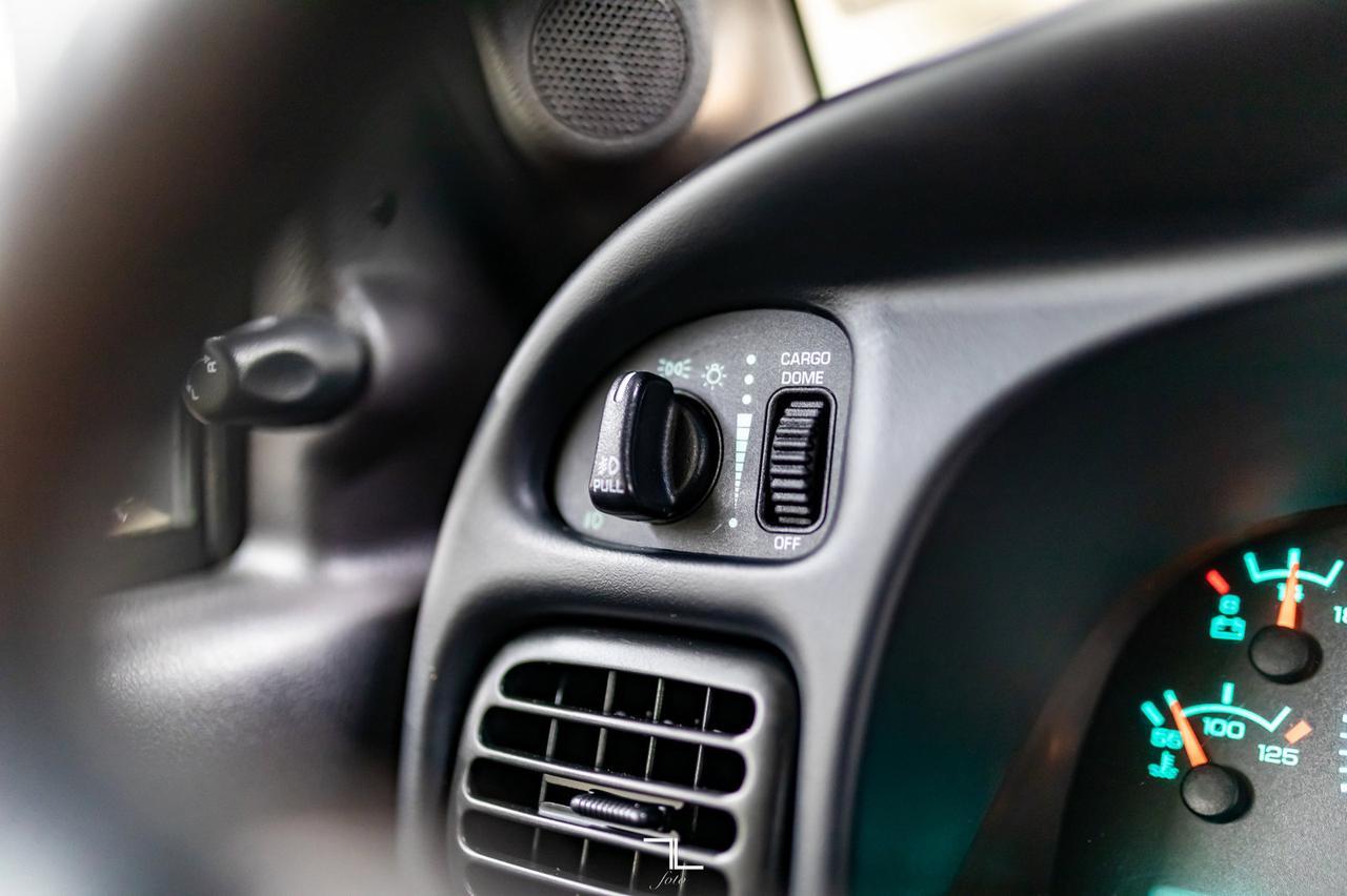 2001 Dodge Ram 2500 4x2 Quad Cab Laramie SLT V10 Red Deer AB