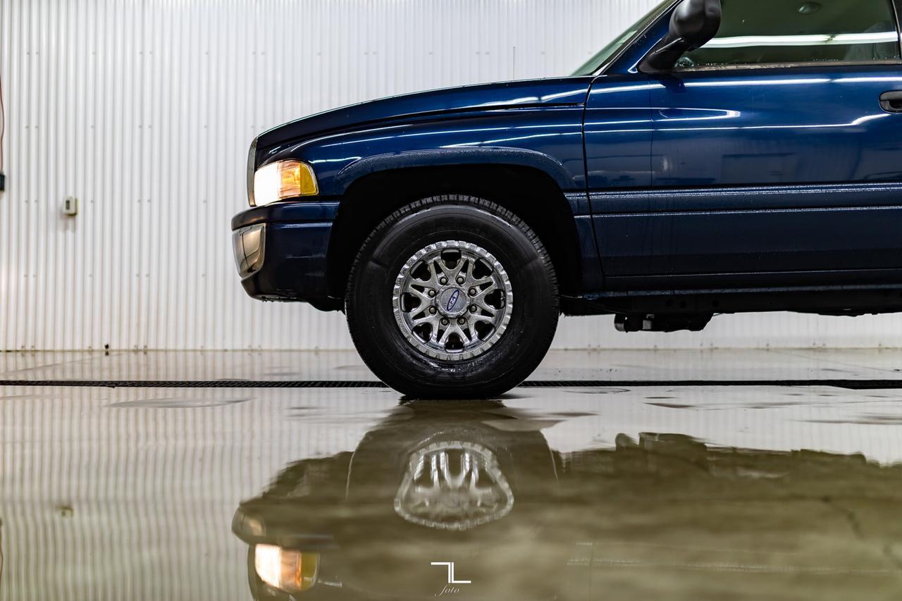 2001 Dodge Ram 2500 4x2 Quad Cab Laramie SLT V10 Red Deer AB