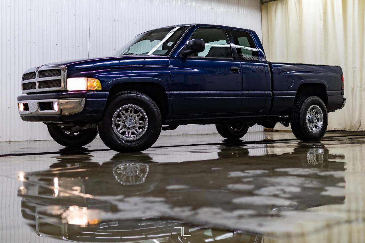 2001 Dodge Ram 2500 4x2 Quad Cab Laramie SLT V10 Red Deer AB