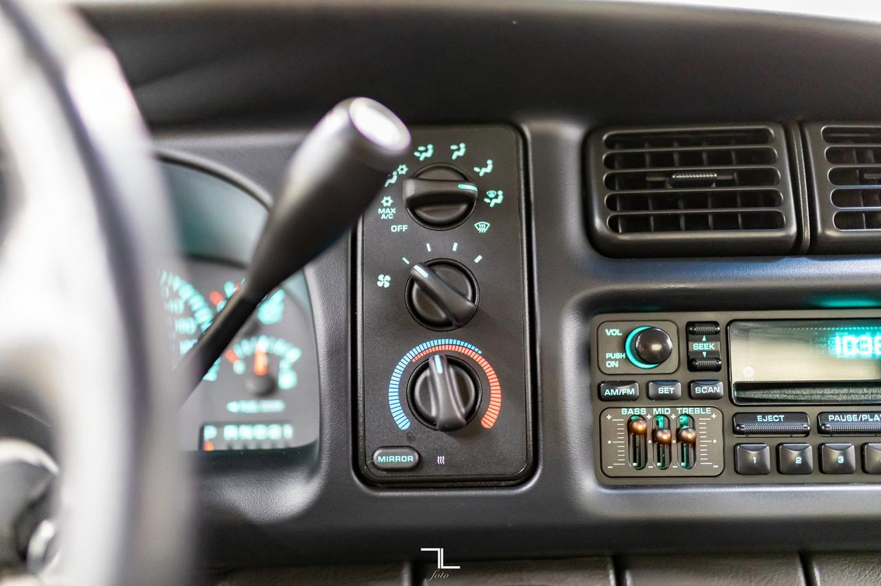 2001 Dodge Ram 2500 4x2 Quad Cab Laramie SLT V10 Red Deer AB