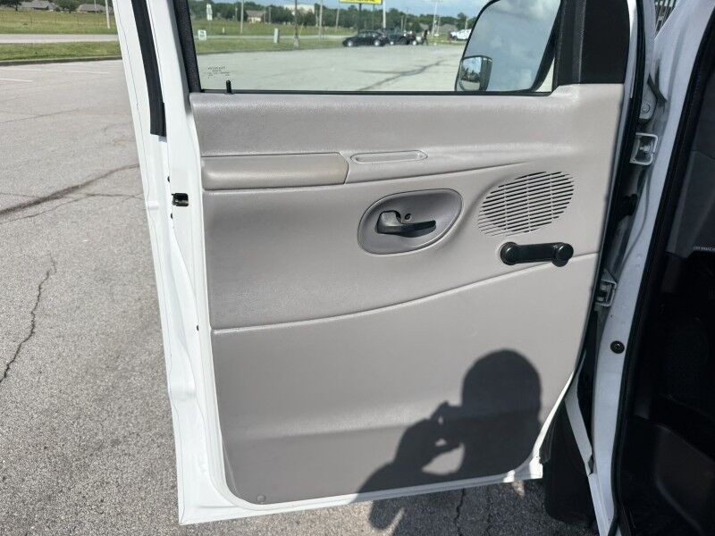 2001 Ford E-350 Collinsville OK