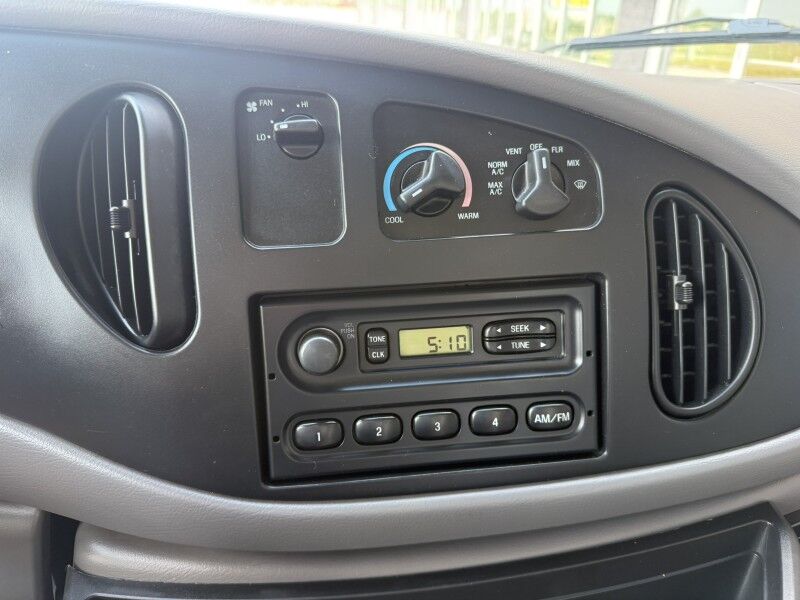 2001 Ford E-350 Collinsville OK