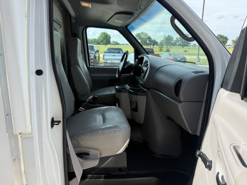 2001 Ford E-350 Collinsville OK