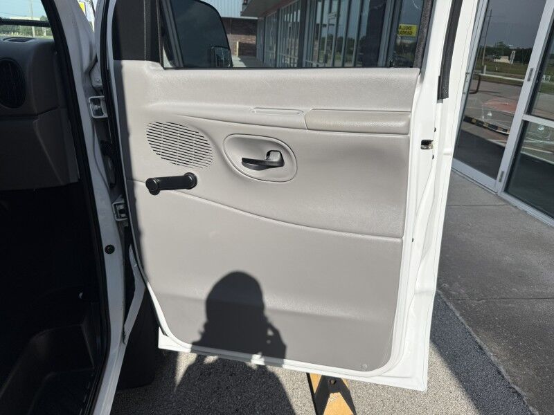 2001 Ford E-350 Collinsville OK