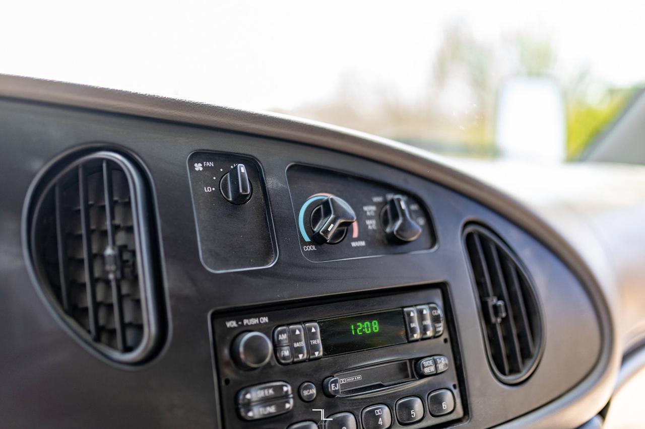 2001 Ford E-450 Cutaway Bus Wheelchair Lift Red Deer AB