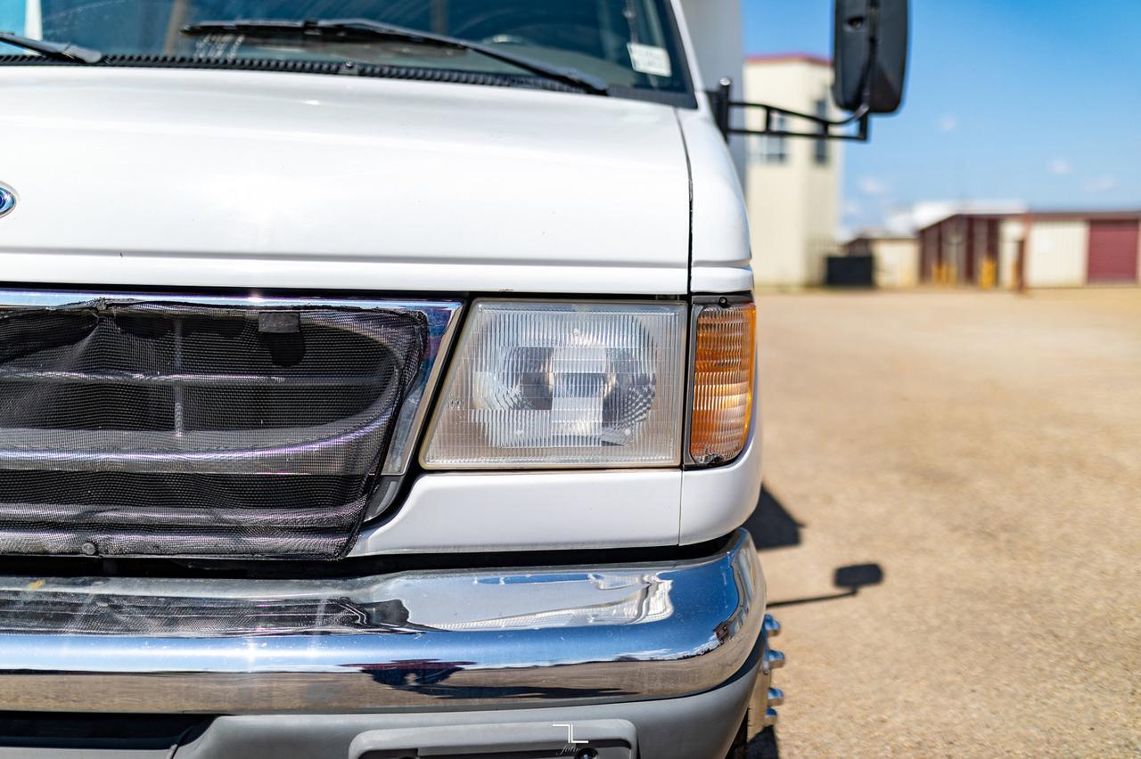 2001 Ford E-450 Cutaway Bus Wheelchair Lift Red Deer AB