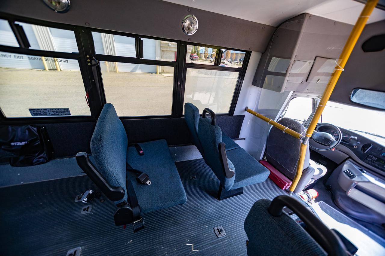 2001 Ford E-450 Cutaway Bus Wheelchair Lift Red Deer AB